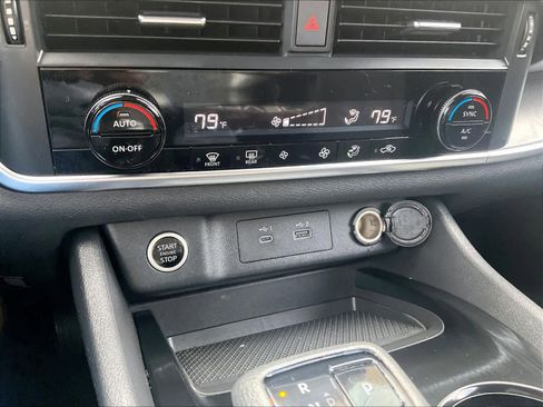 Used 2023 Nissan Rogue SV image 25