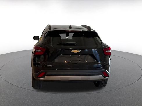Used 2025 Chevrolet Trax LT w/ LT Convenience Package image 12