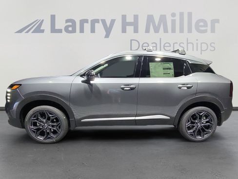 New 2026 Nissan Kicks SR FWD image 2
