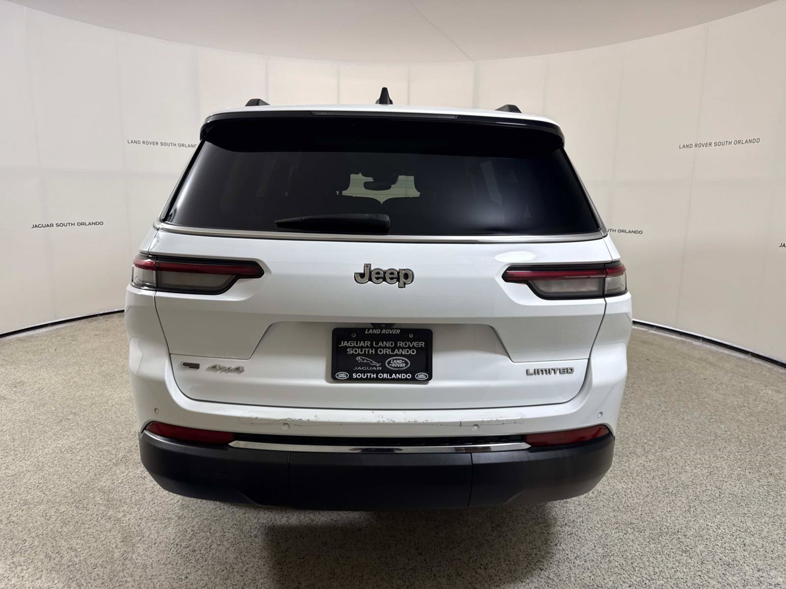 Used 2023 Jeep Grand Cherokee L Limited AWD/4WD image 4