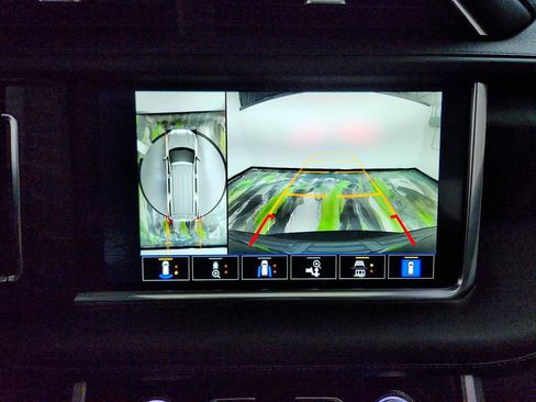 Used 2022 GMC Yukon Denali w/ Denali Premium Package AWD/4WD image 18
