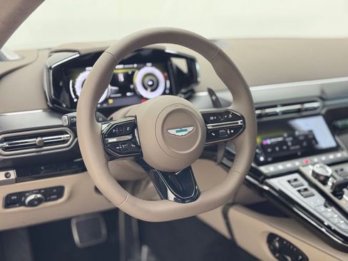 Used 2025 Aston Martin V8 Vantage Coupe image 7