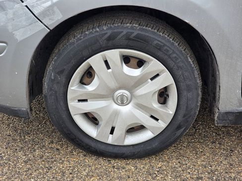 Used 2010 Nissan Versa 1.8 S image 12