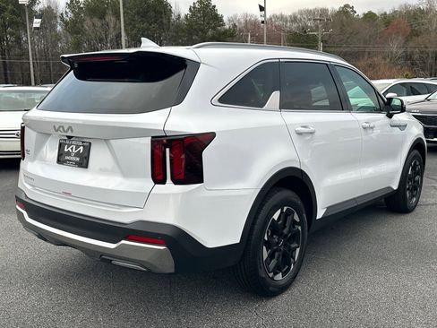 New 2025 Kia Sorento S image 3