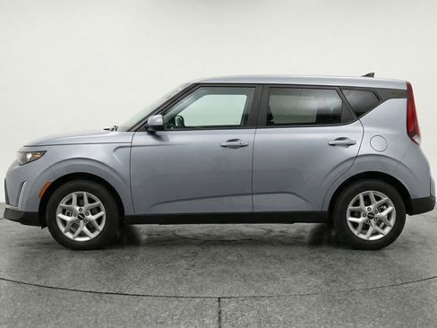 Used 2025 Kia Soul LX w/ LX Technology Package image 5