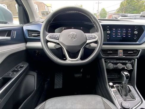 Used 2024 Volkswagen Taos SE w/ Panoramic Sunroof Package AWD/4WD image 11