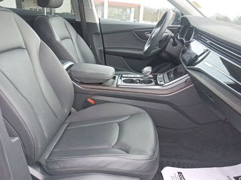 Used 2023 Audi Q8 Premium image 36