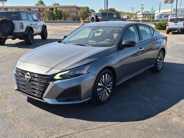 Used 2025 Nissan Altima 2.5 SV FWD image 3