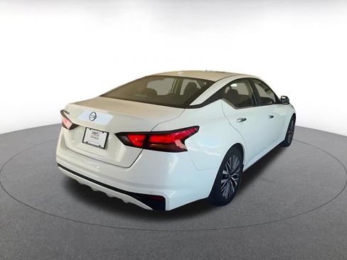 Used 2025 Nissan Altima 2.5 SV FWD image 12