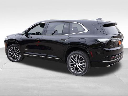 Used 2025 Buick Enclave Avenir AWD/4WD image 8