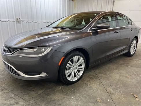 Used 2015 Chrysler 200 Limited w/ Convenience Group image 3
