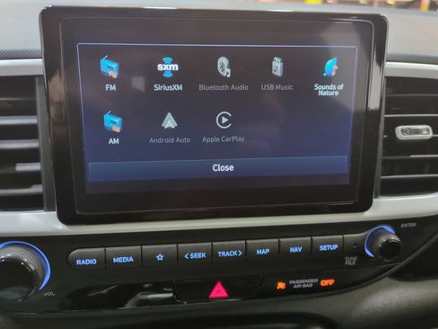 Certified 2023 Hyundai Venue Limited w/ Cargo Package FWD image 21