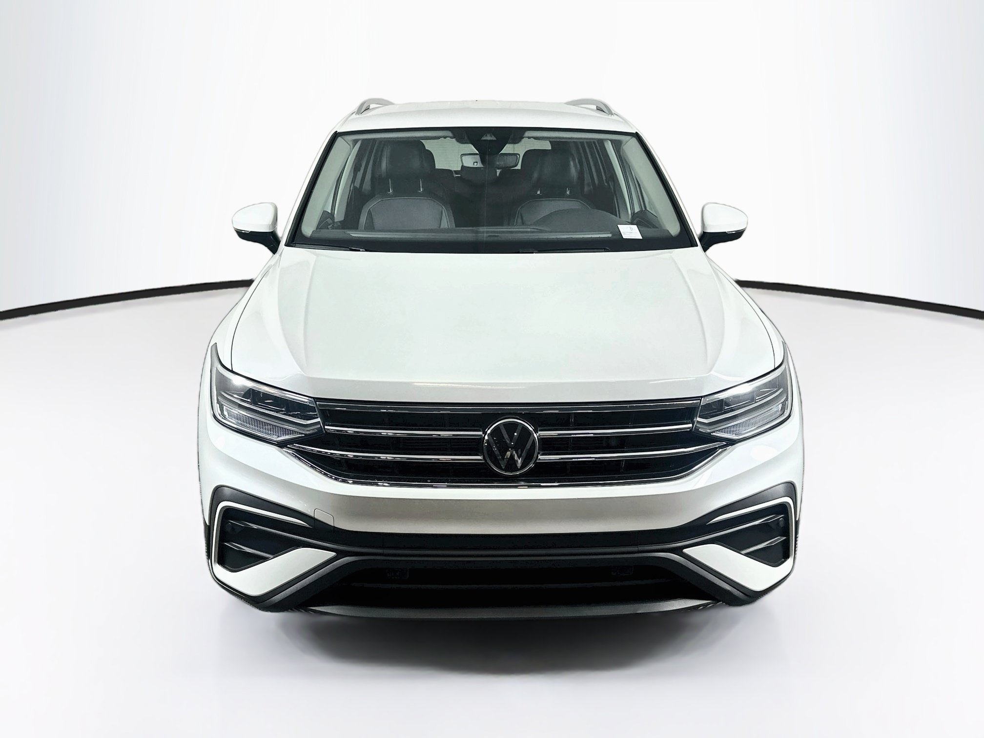Used 2023 Volkswagen Tiguan SE FWD image 2
