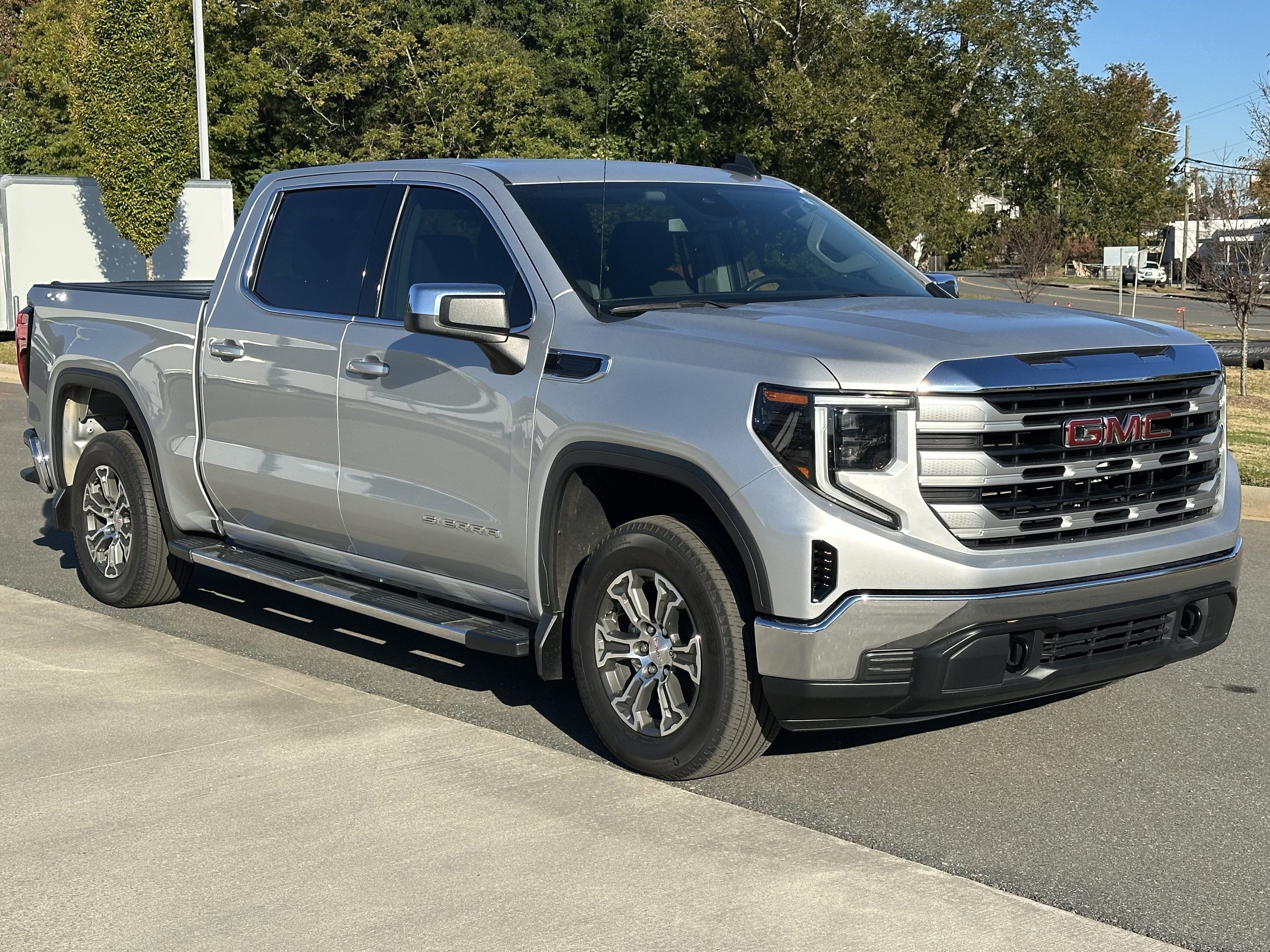 Used 2022 GMC Sierra 1500 SLE AWD/4WD image 2
