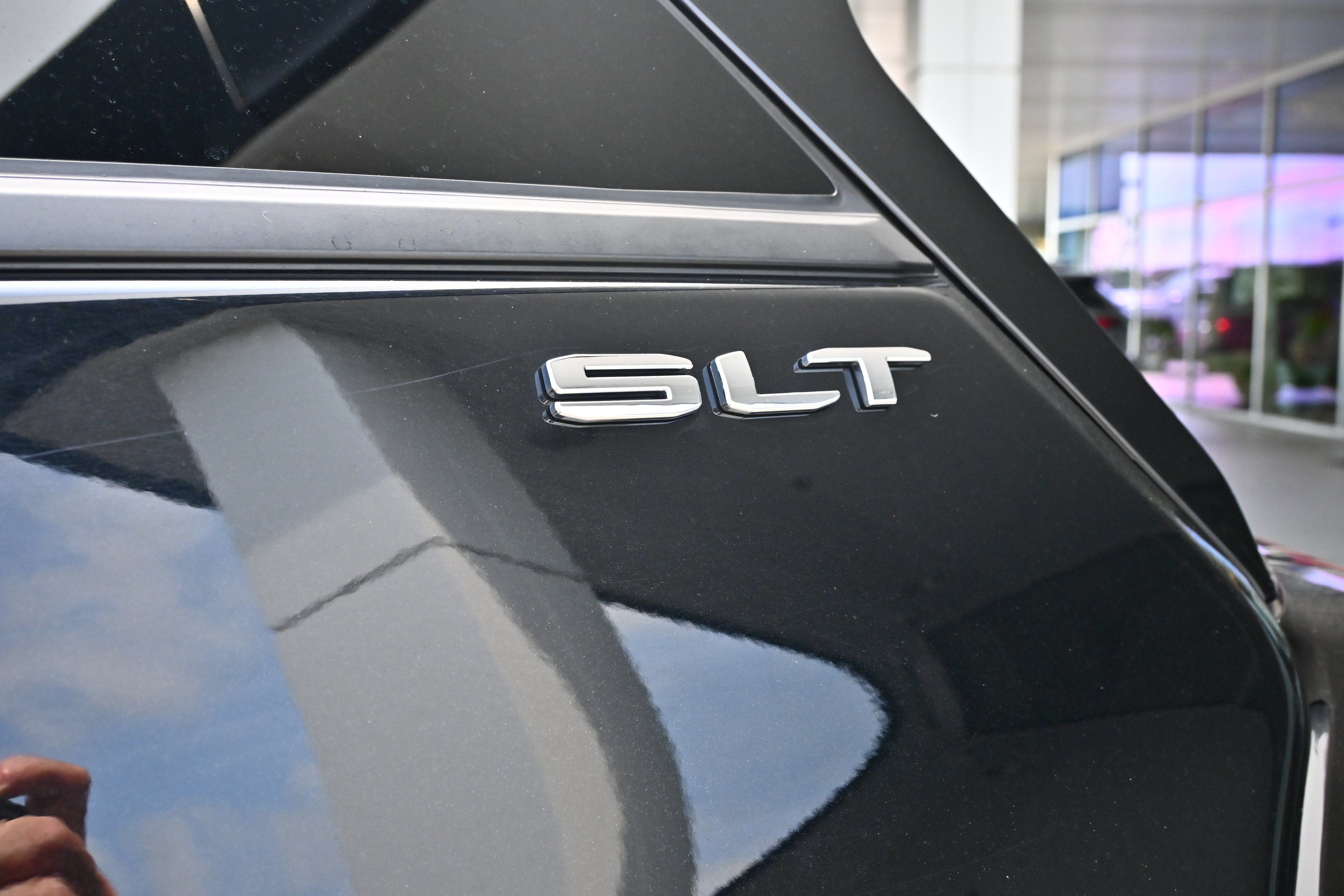 Used 2024 GMC Terrain SLT AWD/4WD image 10