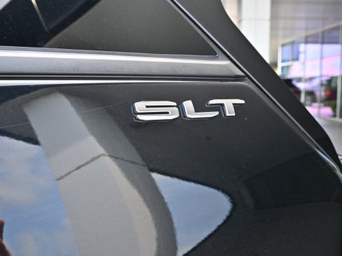 Used 2024 GMC Terrain SLT AWD/4WD image 10