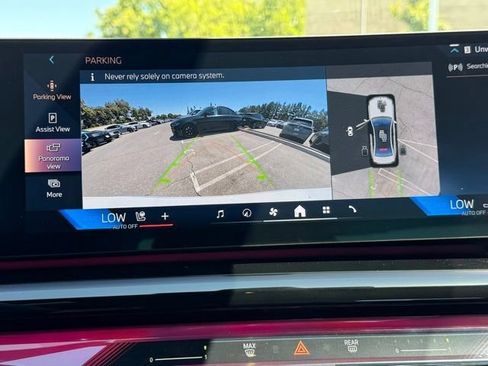 Used 2025 BMW i5 eDrive40i w/ Premium Package RWD image 30