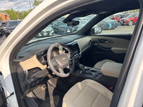 Used 2023 Chevrolet Traverse LS AWD/4WD image 9