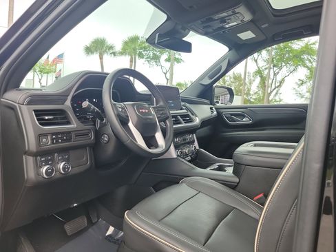 Used 2023 GMC Yukon XL SLT w/ SLT Premium Package AWD/4WD image 9