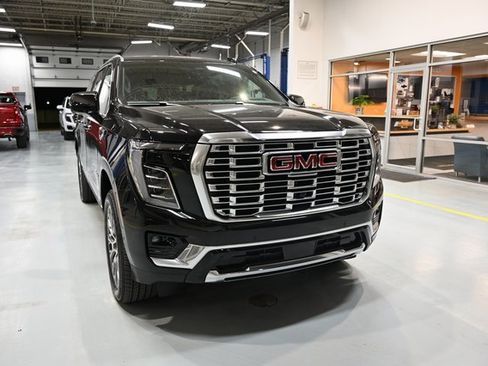 New 2026 GMC Yukon XL Denali w/ Denali Reserve Package image 3