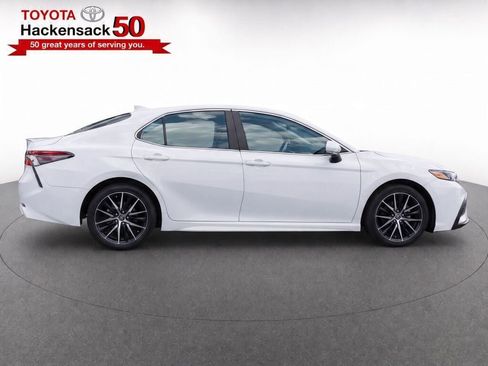 Used 2024 Toyota Camry SE AWD/4WD image 8