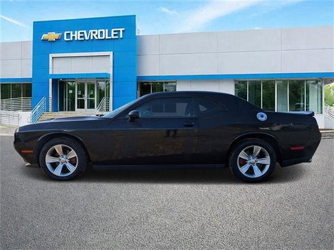 Used 2018 Dodge Challenger SXT image 6