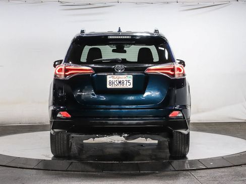 Certified 2018 Toyota RAV4 SE FWD image 4