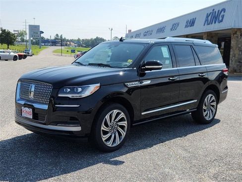New 2023 Lincoln Navigator Reserve image 4