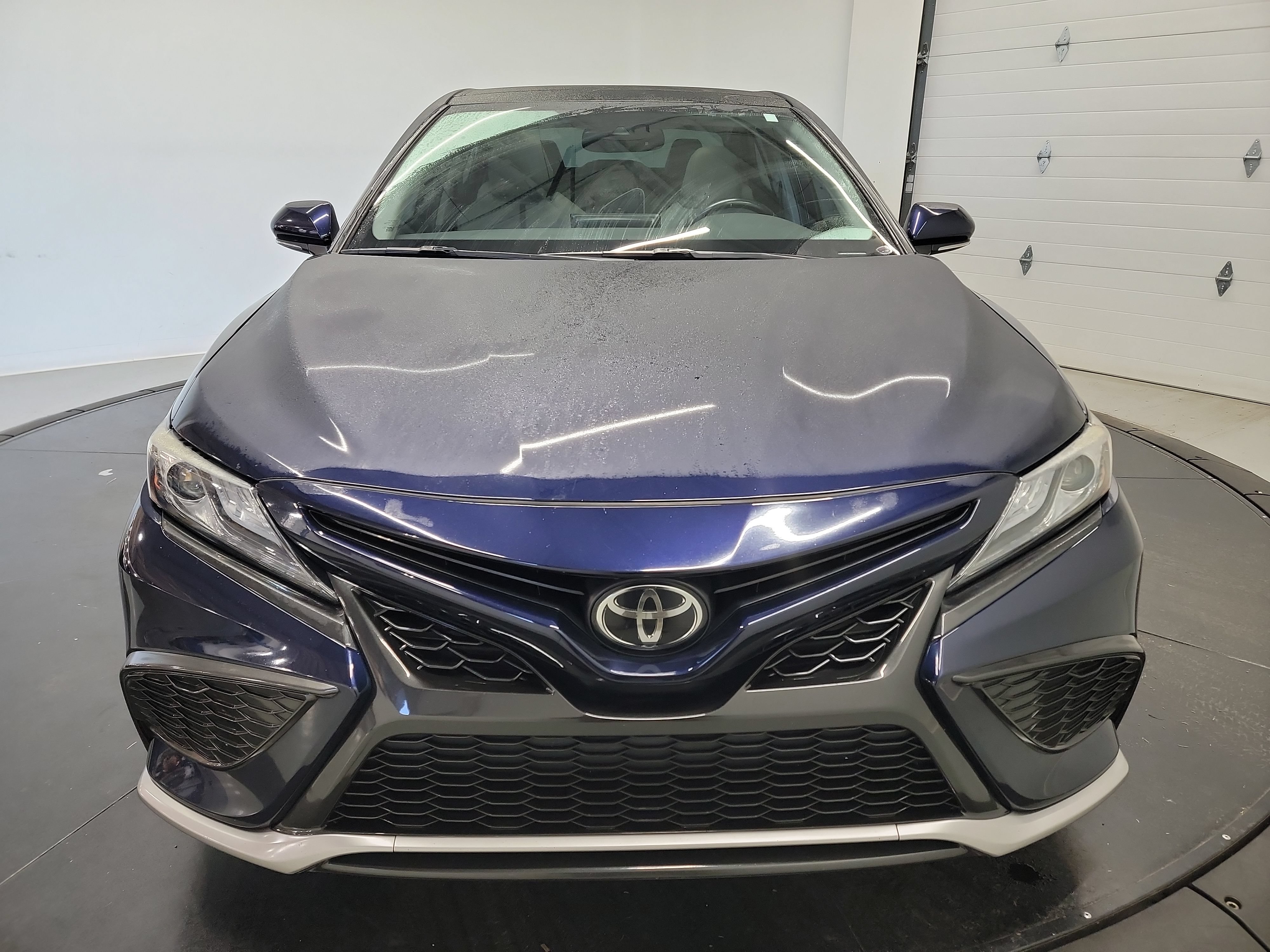 Used 2022 Toyota Camry XSE FWD image 2
