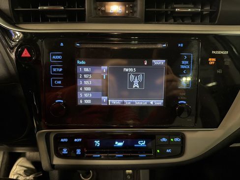 Used 2017 Toyota Corolla LE image 12