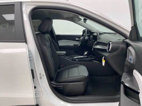 New 2026 Chevrolet Trax LT w/ Driver Confidence Package FWD image 13