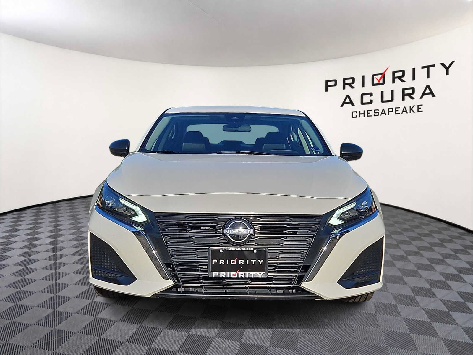 Used 2024 Nissan Altima 2.5 SV FWD image 2