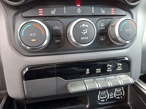 Used 2022 RAM 1500 Big Horn AWD/4WD image 38