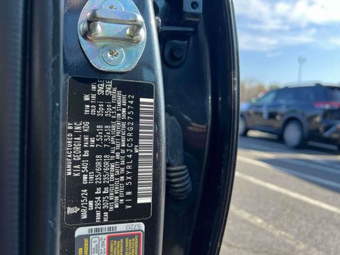 Used 2024 Kia Sorento S image 15