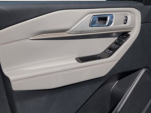 New 2026 Ford Explorer Active RWD image 10