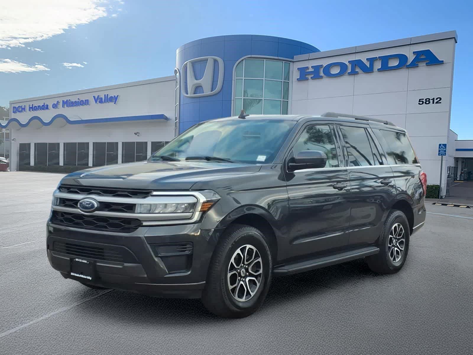 Used 2022 Ford Expedition XLT RWD image 1