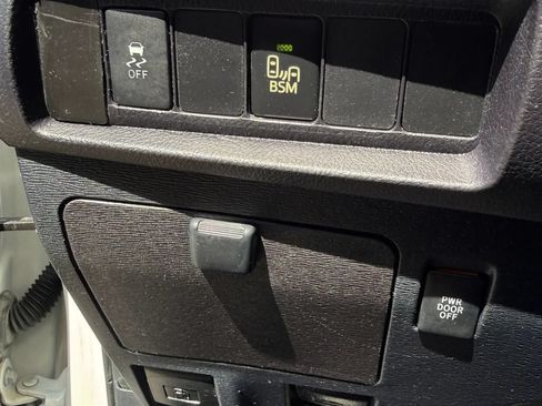 Used 2016 Toyota Sienna SE w/ SE Preferred Package FWD image 32
