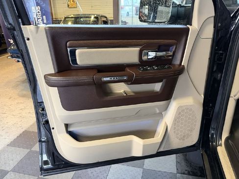 Used 2017 RAM 1500 Laramie AWD/4WD image 11