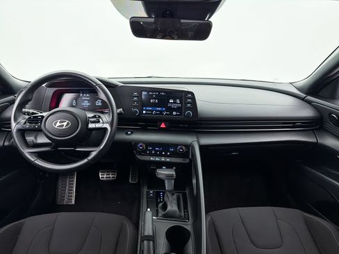 Used 2025 Hyundai Elantra Sport FWD image 18