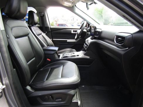 Used 2022 Ford Explorer XLT AWD/4WD image 30