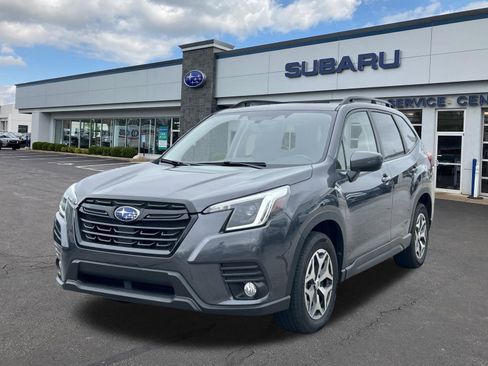 Used 2023 Subaru Forester Premium image 3