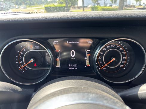 Used 2019 Jeep Wrangler Unlimited Sahara AWD/4WD image 17