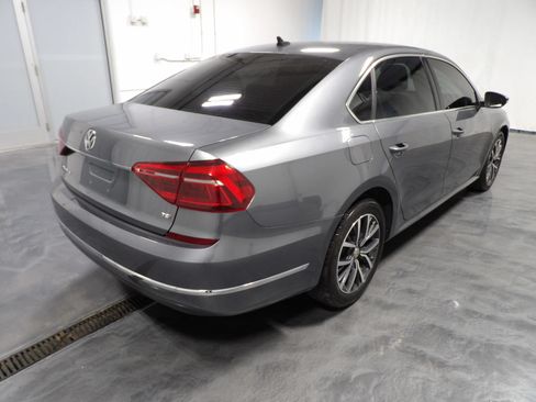 Used 2018 Volkswagen Passat 2.0T SE FWD image 4