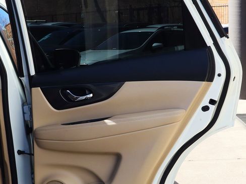 Used 2019 Nissan Rogue SV image 27