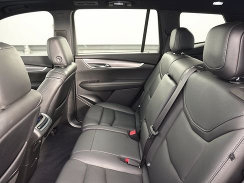 Used 2021 Cadillac XT6 Luxury FWD image 25