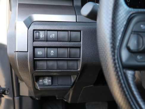 Used 2025 Toyota Tacoma SR5 AWD/4WD image 12