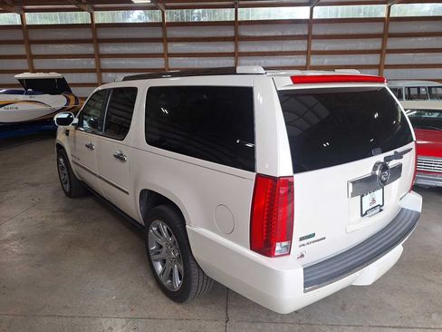 Used 2011 Cadillac Escalade ESV Platinum AWD/4WD image 6