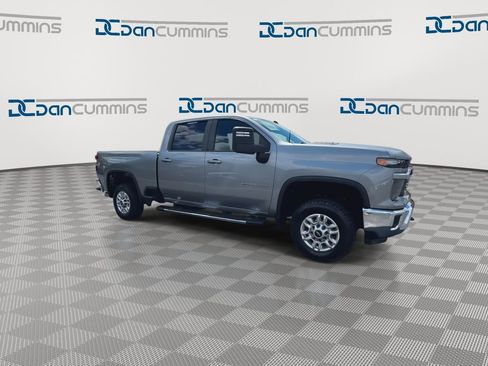 Used 2024 Chevrolet Silverado 2500 LT AWD/4WD image 2