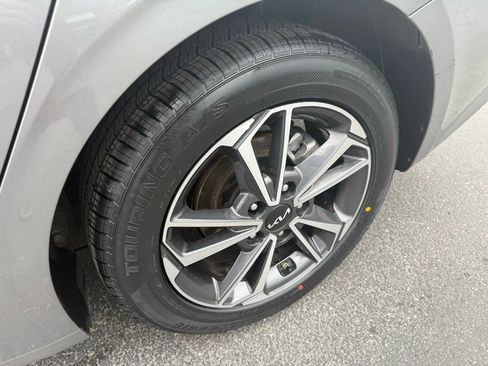 Used 2022 Kia Forte LXS w/ LXS Technology Package image 11