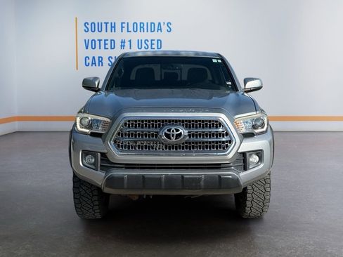 Used 2017 Toyota Tacoma TRD Off-Road image 8